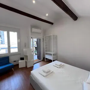 Skyline Silence Apartment Milan